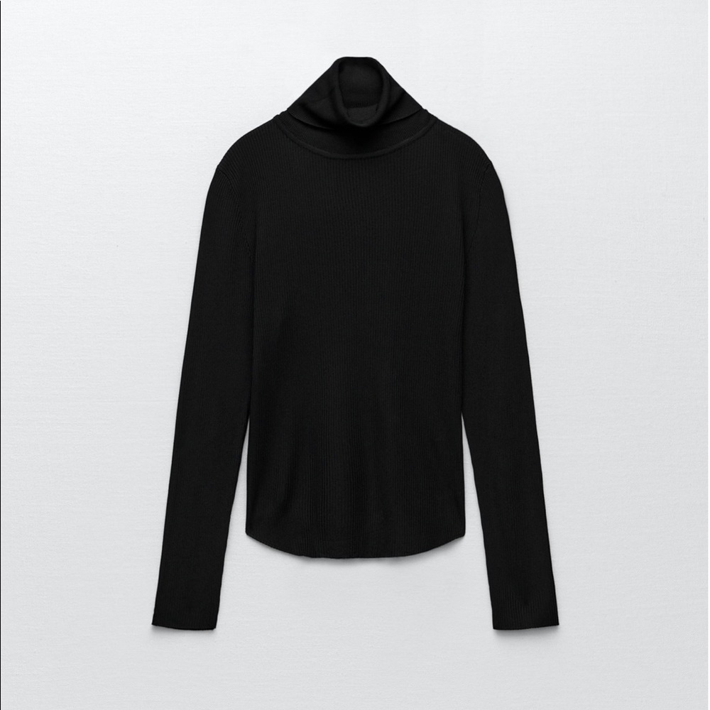 Ribbed black turtleneck